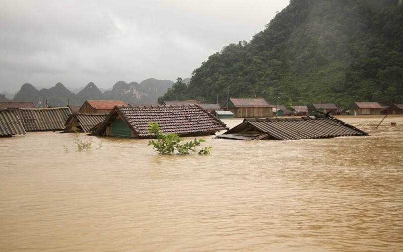 Thơ: Miền Trung Qua Mùa Giông Bão