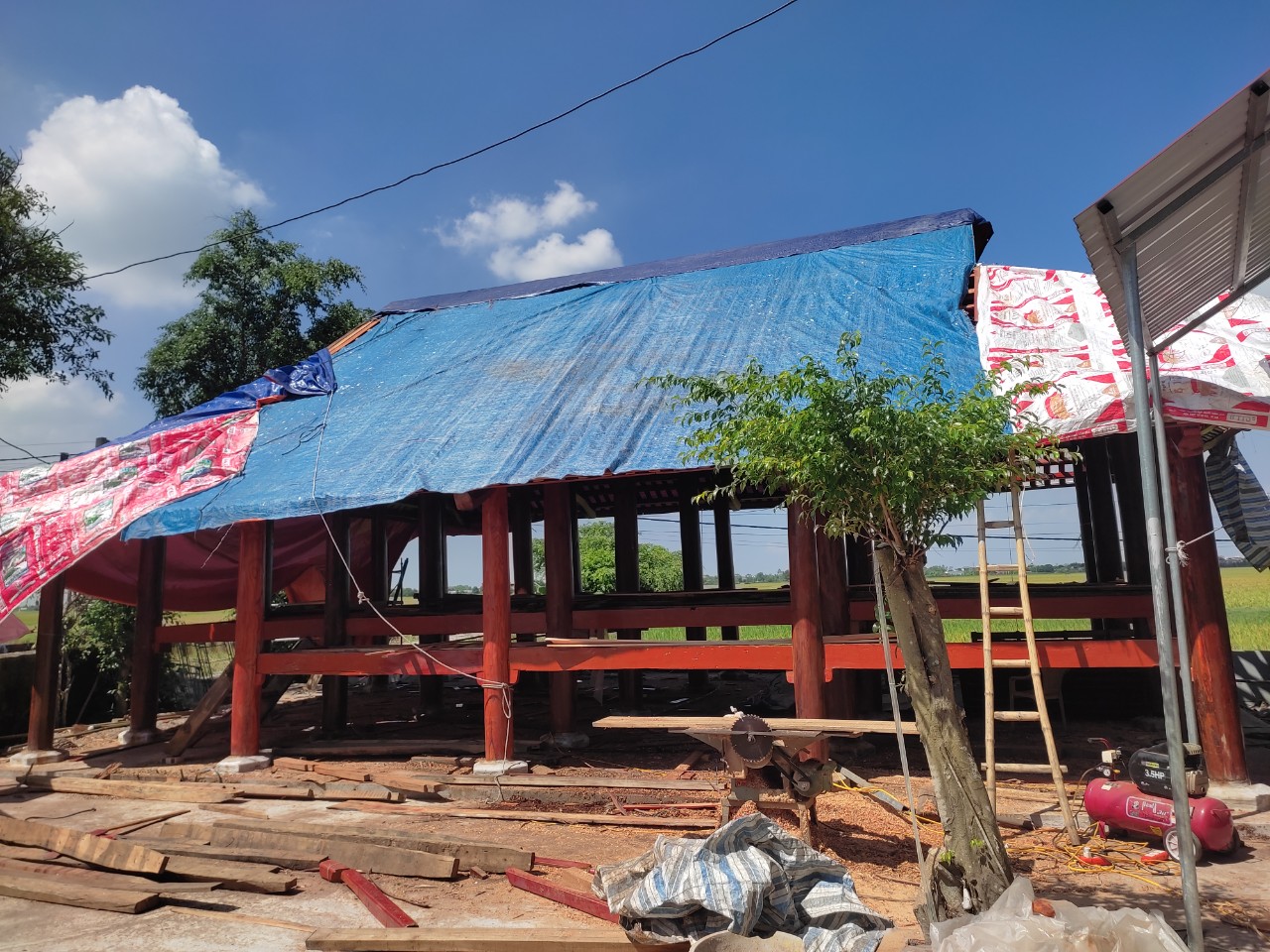khách hàng mua tôn ngói nhựa santiago
